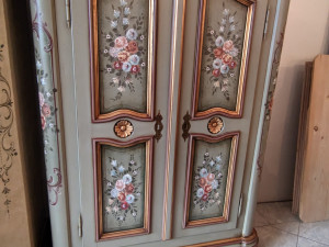 Ormar antika puno drvo sivi