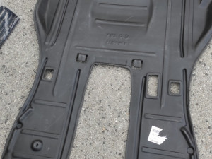 Zaštita plastika motora Peugeot 407 dizel Benz