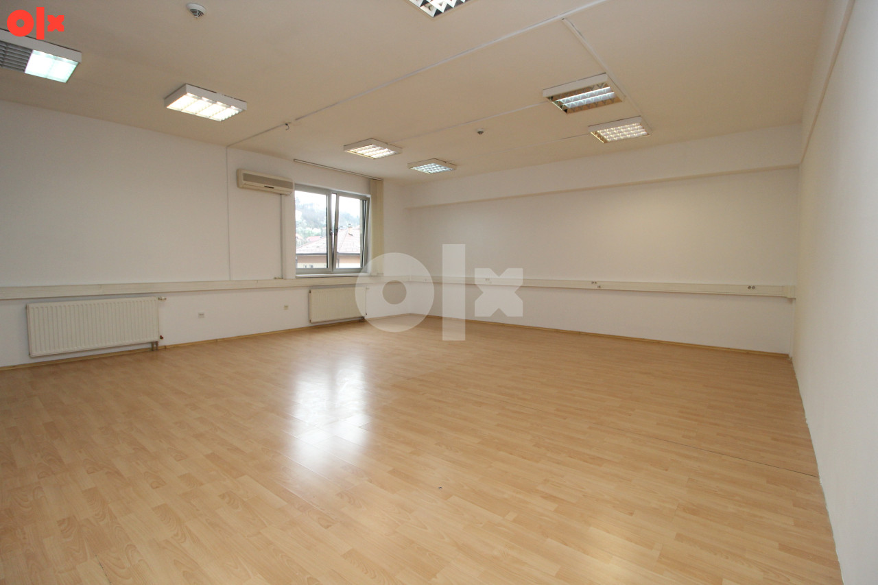 100938 Poslovni prostor 330m2, Socijalno 2