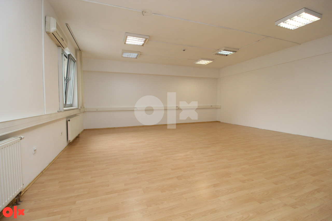 100938 Poslovni prostor 330m2, Socijalno 3