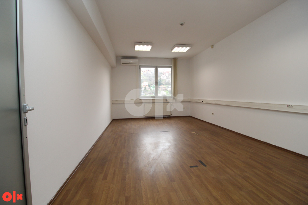 100938 Poslovni prostor 330m2, Socijalno 13
