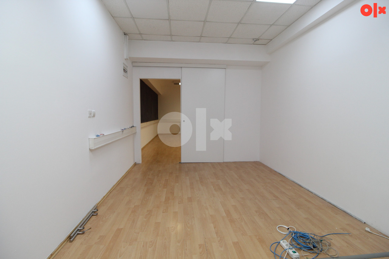 100938 Poslovni prostor 330m2, Socijalno 16