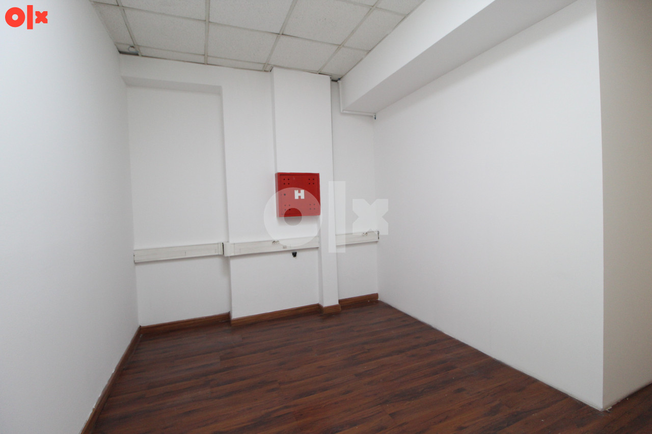 100938 Poslovni prostor 330m2, Socijalno 17