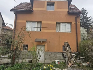 Iznajmljuju se dva zasebna stana u kuci - POFALICI