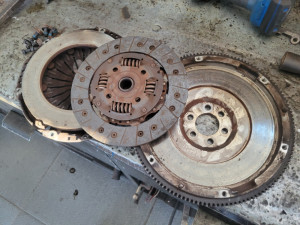 Set Kvacila Korpa Lamela Zamajac Golf 6 VI 1.4tsi 6 brzina saltac