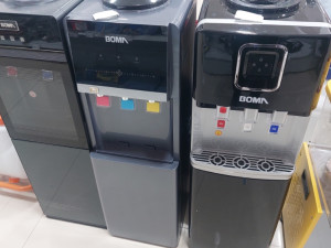 Elektricni dispanzer za vodu hladi i grije sa friziderom