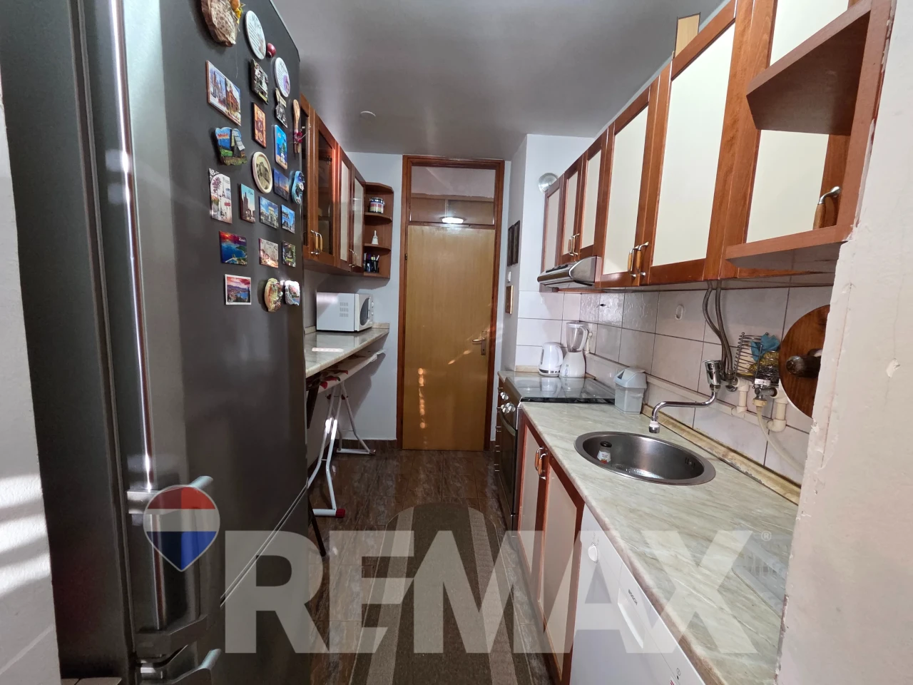 Odličan trosoban stan u Romanijskoj ulici, 73m2, ostava 4m2 5