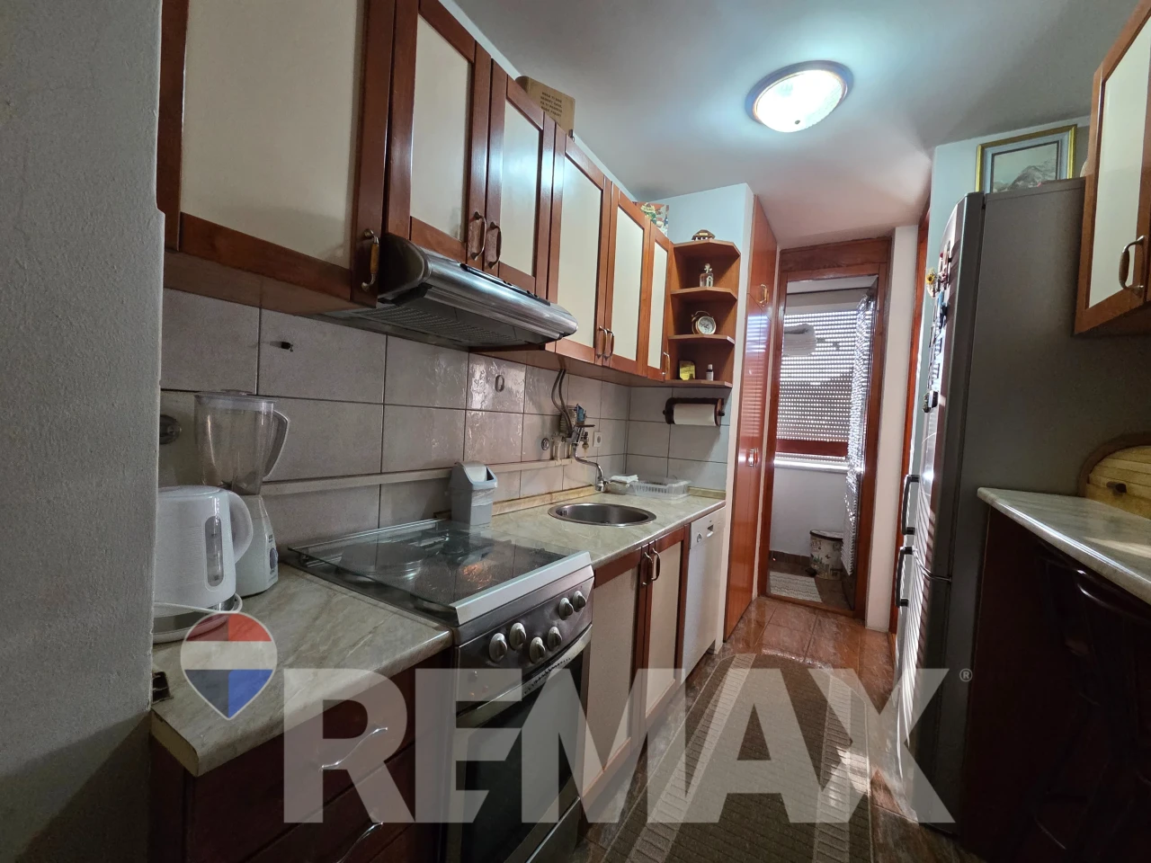 Odličan trosoban stan u Romanijskoj ulici, 73m2, ostava 4m2 6