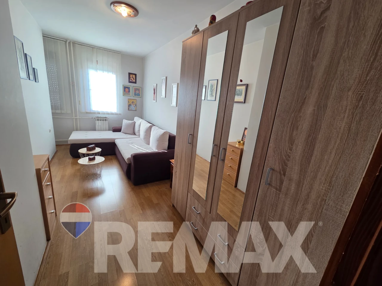 Odličan trosoban stan u Romanijskoj ulici, 73m2, ostava 4m2 9