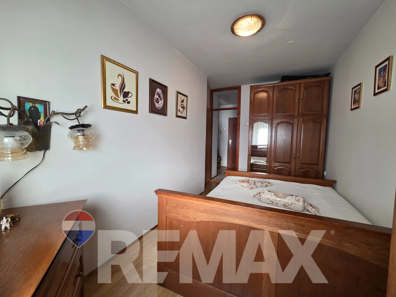 Odličan trosoban stan u Romanijskoj ulici, 73m2, ostava 4m2 10