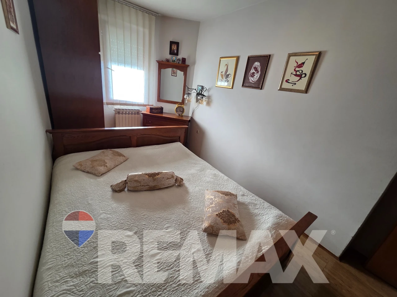 Odličan trosoban stan u Romanijskoj ulici, 73m2, ostava 4m2 12