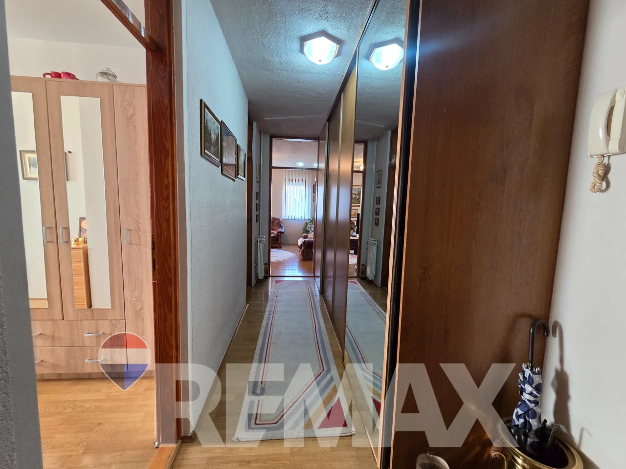 Odličan trosoban stan u Romanijskoj ulici, 73m2, ostava 4m2 15