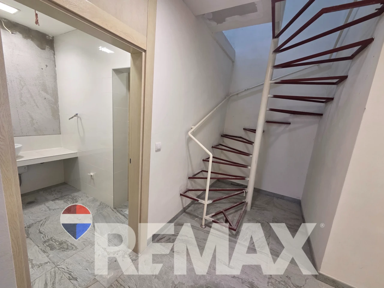 Višenamjenski prostor Gradiška,290m2,strogi centar,top vidljivost 23