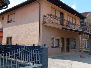Kuća Turija (Lukavac) - 180 m2 + 60 m2 poslovni prostor