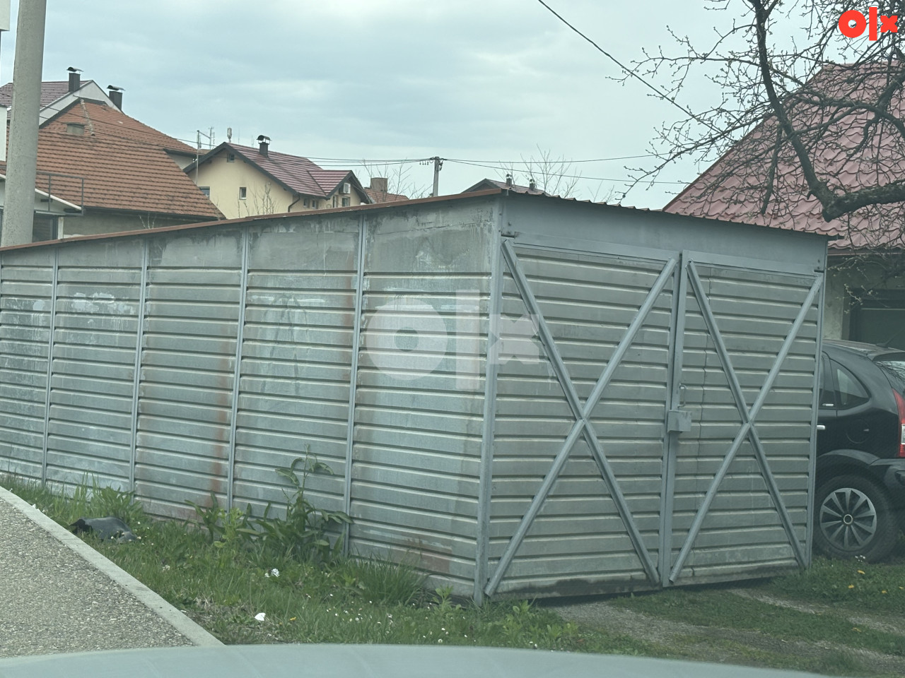 Prodajem montažnu garažu