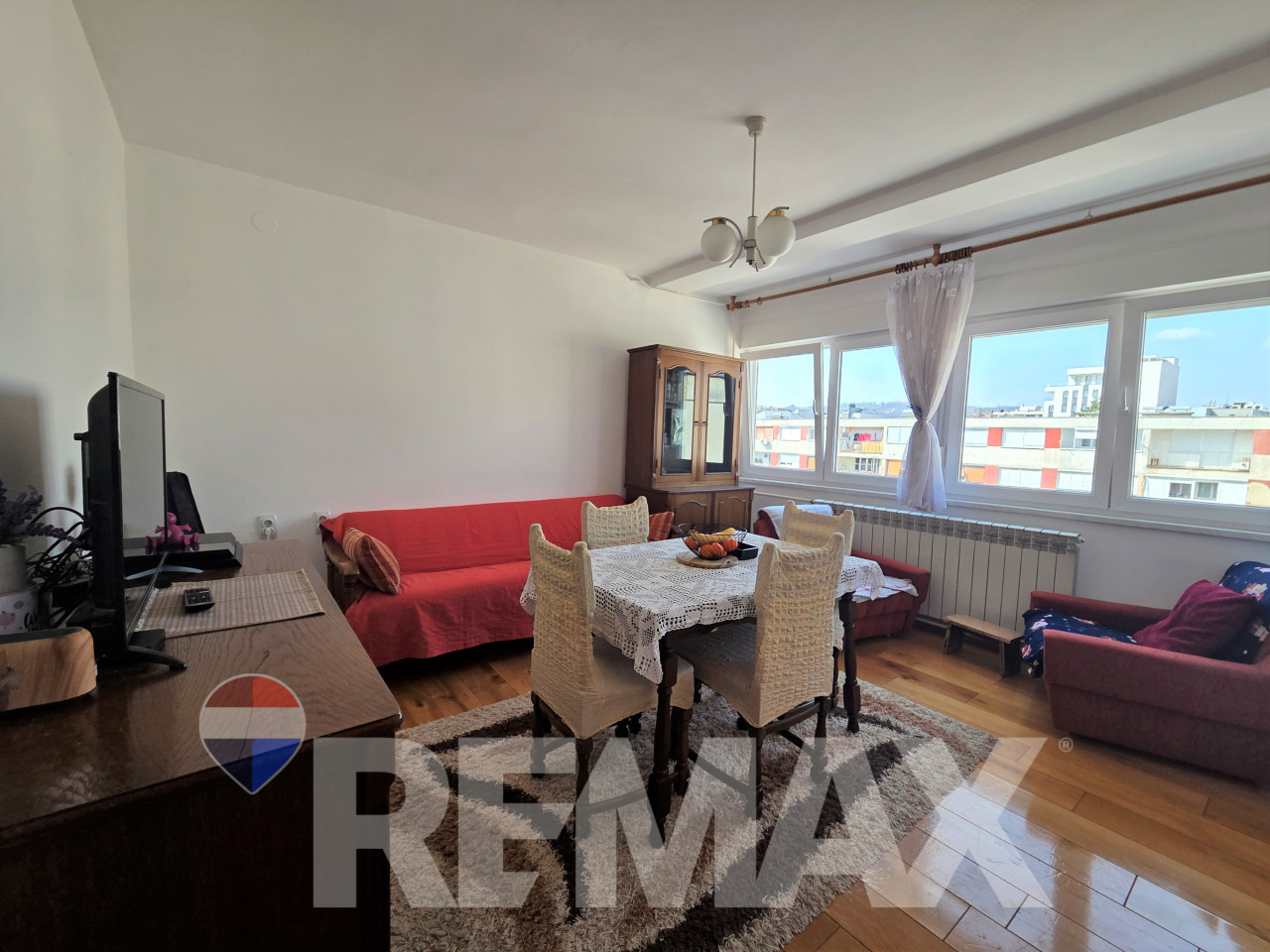 Dvoiposoban stan 68m2, centar, kod Sindi marketa, parking