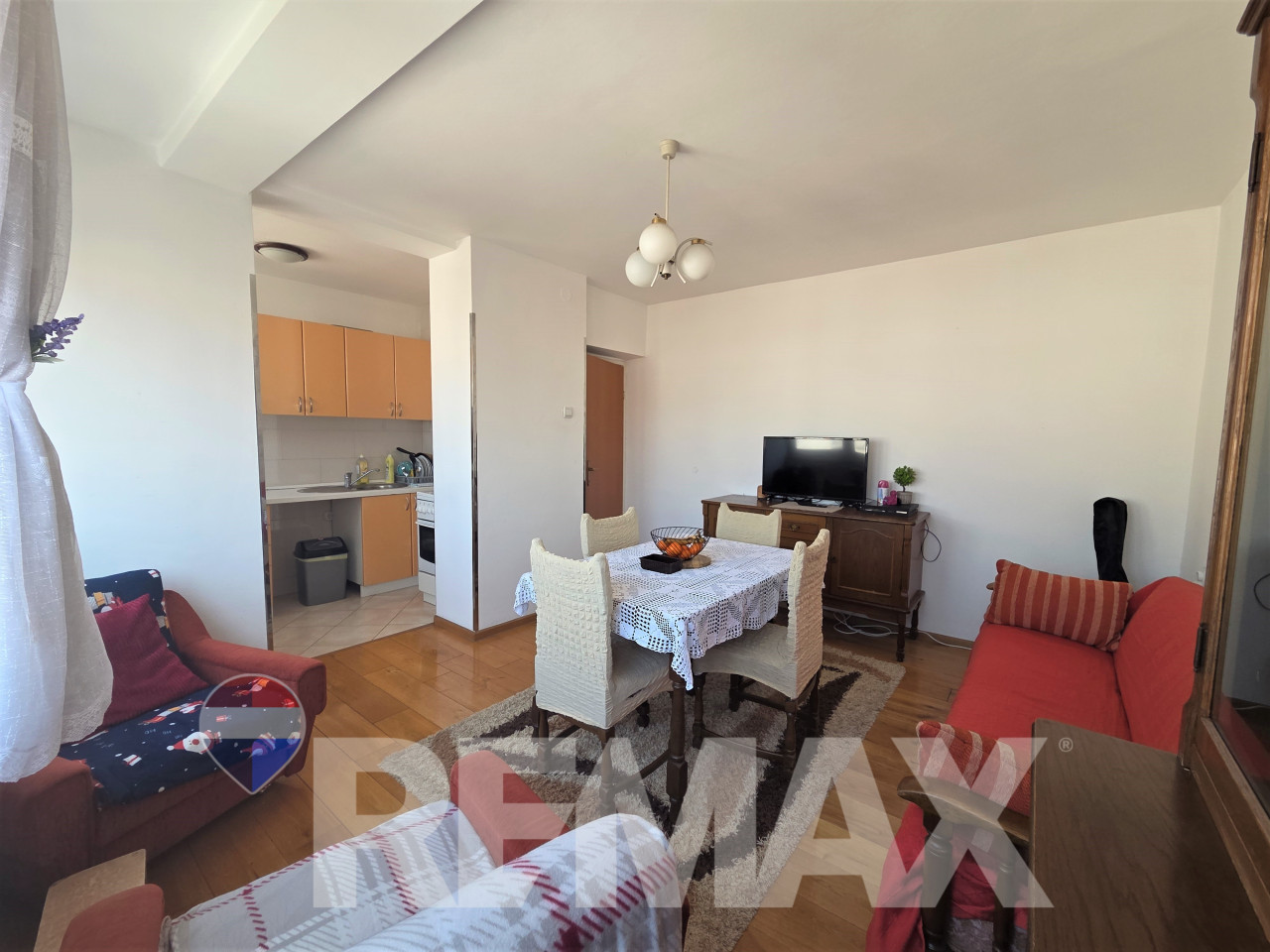Dvoiposoban stan 68m2, centar, kod Sindi marketa, parking 2