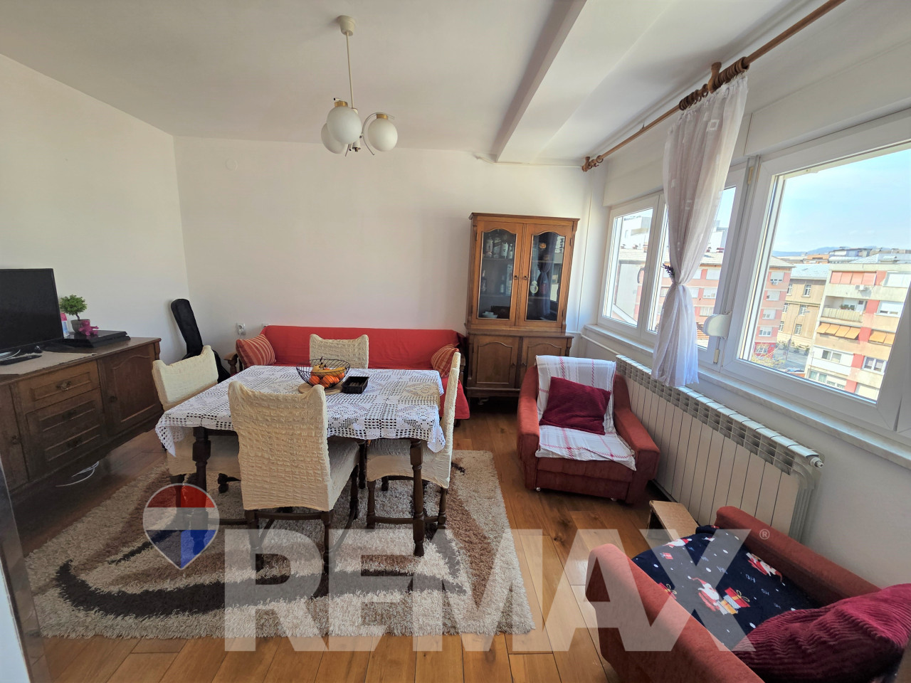 Dvoiposoban stan 68m2, centar, kod Sindi marketa, parking 3