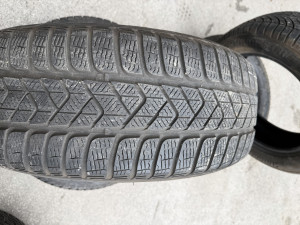 Prodajem 4 gume 225/60/18 Pirelli 6mm