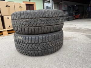 Prodajem 2 gume 225/45/18 Pirelli 130km