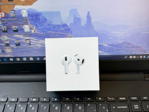 APPLE AIRPODS 4 2024 NOVO VAKUM GARANCIJA 1GOD ORIGINALNE 100%