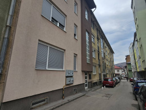 Iznajmljujem adaptiran stan - Bascarsija