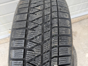 Prodajem 2 gume 225/55/18 Kumho 7mm