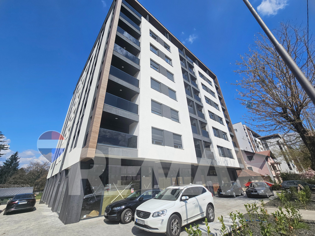Nov LUX trosoban stan/ garaža/ OMC residence 2