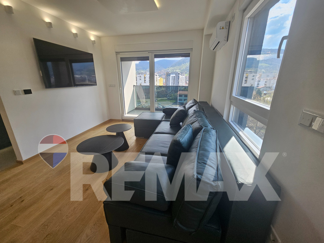 Nov LUX trosoban stan/ garaža/ OMC residence