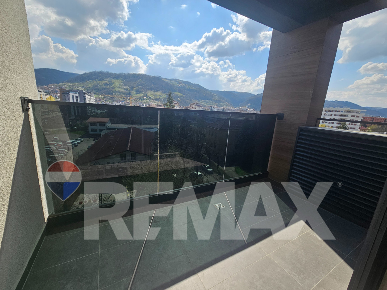 Nov LUX trosoban stan/ garaža/ OMC residence - Widok 2