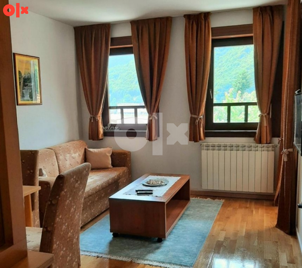 Stan sa garažom i ostavom