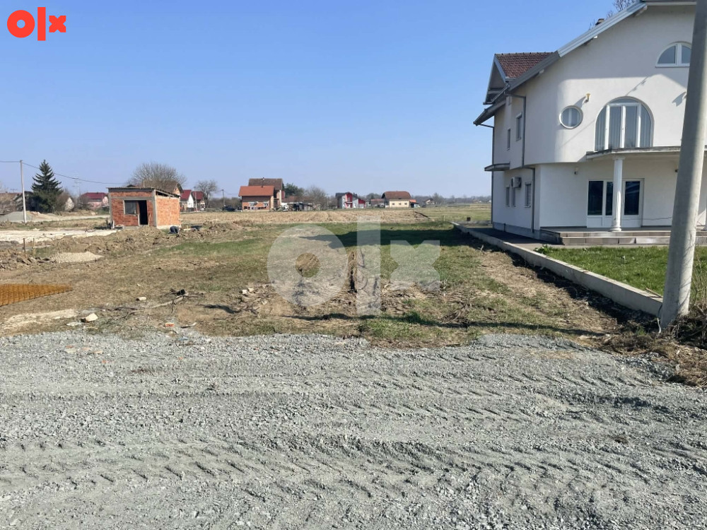 Plac na prodaju Laminici-Gradiška uz glavnu cestu.