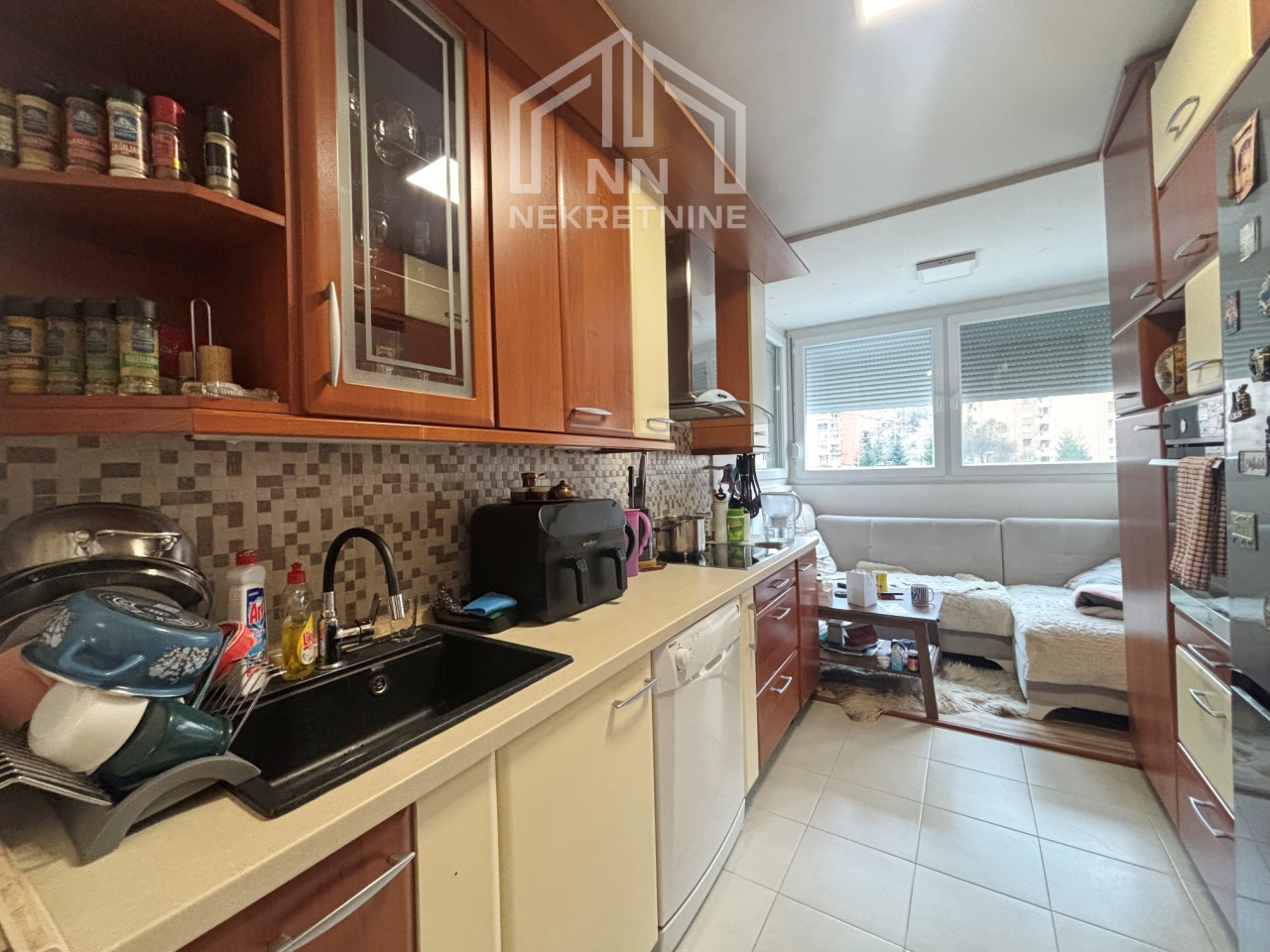 NN Nekretnine : Trosoban stan - Alipašino Polje 72m2 (77m2) photo 4