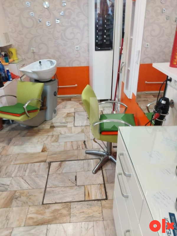 Frizerski salon opremljen,odmah dostupan za izdavanje - Novi Grad 2