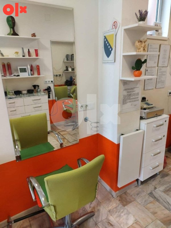 Frizerski salon opremljen,odmah dostupan za izdavanje - Novi Grad