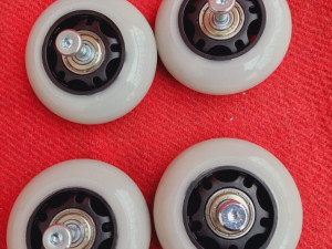 TOCKICI ZA ROLE ROSLE ROLERE   4 komada  NOVOO