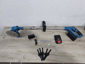 Aku trimer MAKITA sa 2 baterije i 7 nastavaka