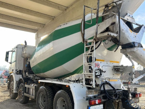 Mercedes Arocs mixer