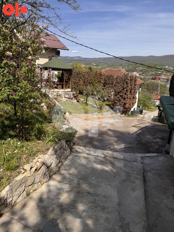 Kuća u Ilijašu sa bazenom i okućnicom od  2198 m2,  vl 1/1 2