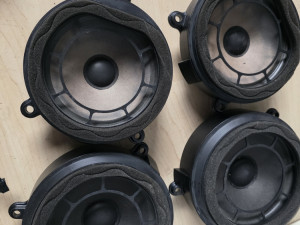 Zvucnici Mercedes w203 2.2 diz 2005 god