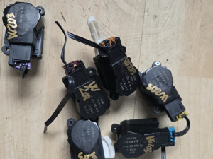 Motorici klapni Mercedes w203 2.2 diz 2005 god