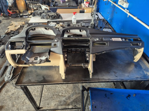 Bmw e60 e61 INSTRUMENT TABLA CRNA ZUTA start stop drzaci case