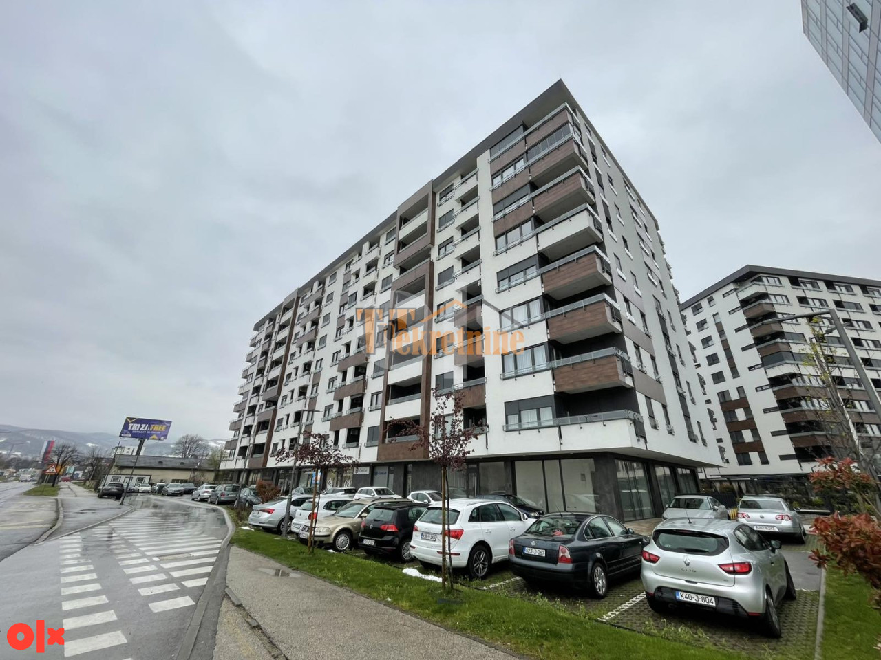 Prodaju se dva garažna mjesta - Naselje Park