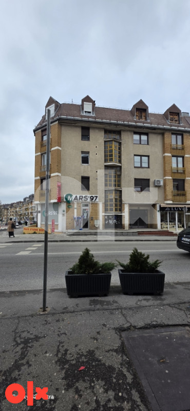 Snizeno= Ilidza,centar,trosoban sa pogledom na rijeku
