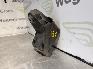 Nosac motora Mercedes W213