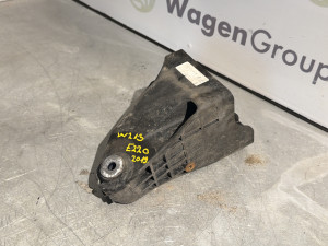 Nosac motora Mercedes W213 (fotografija 1)