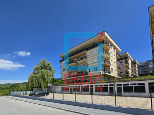 Namješten trosoban stan / 1.sprat / parking / Kromolj / Centar