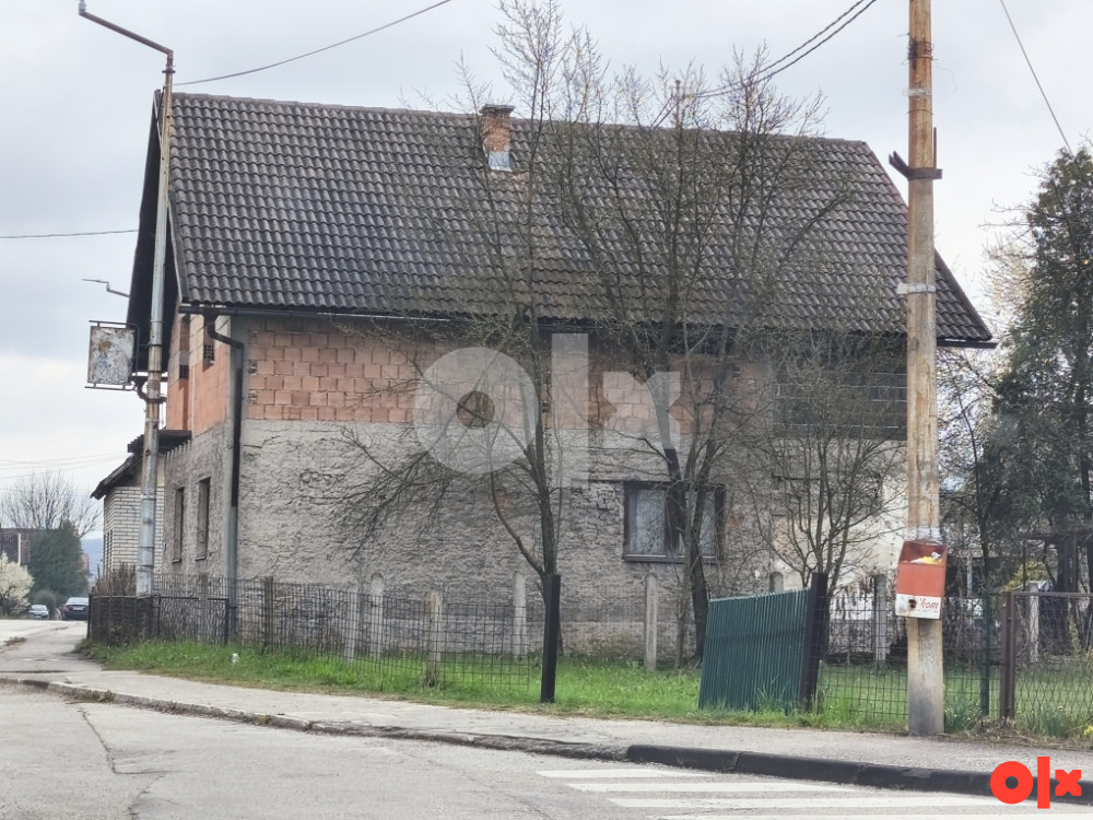 Kuća u Vitezu sa okućnicom i voćnjakom