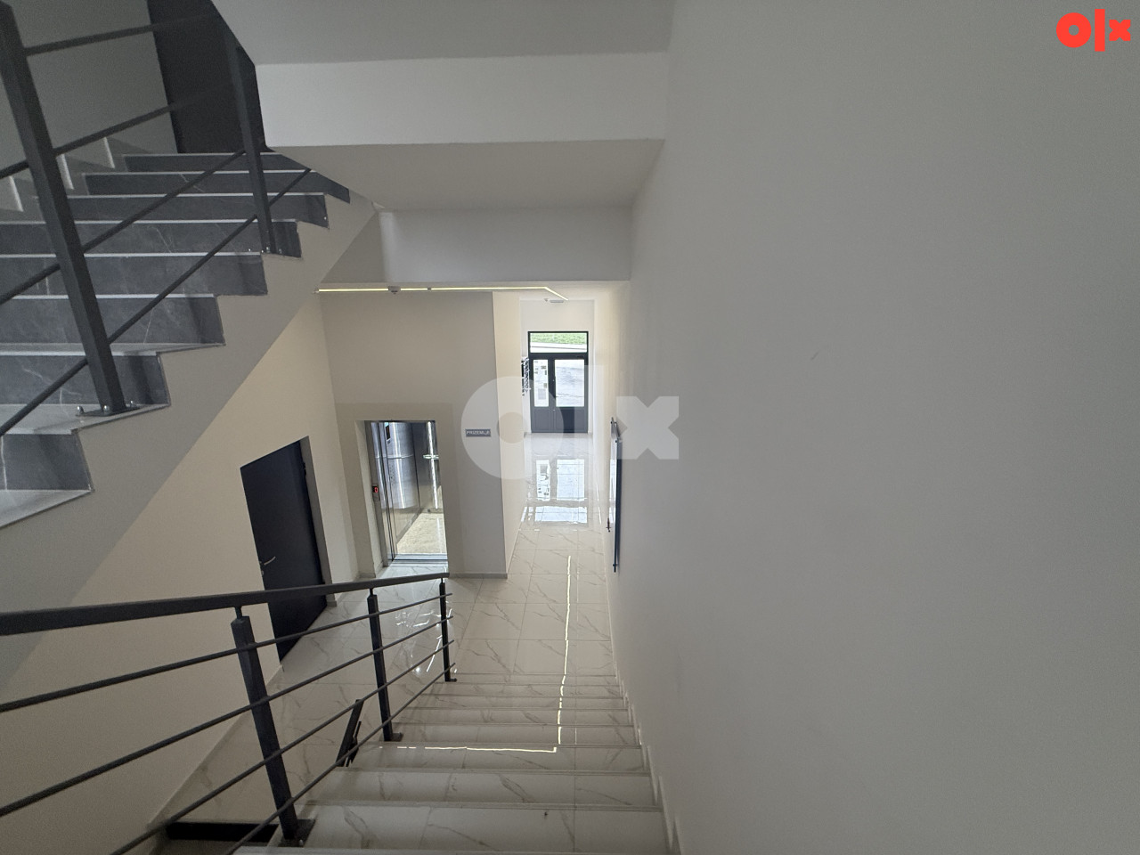 Trosoban stan Istočno Sarajevo 69 m2 etažiran 2