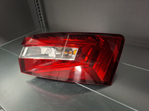 Desna štopka desni štop škoda superb 3 karavan 3V9945208A